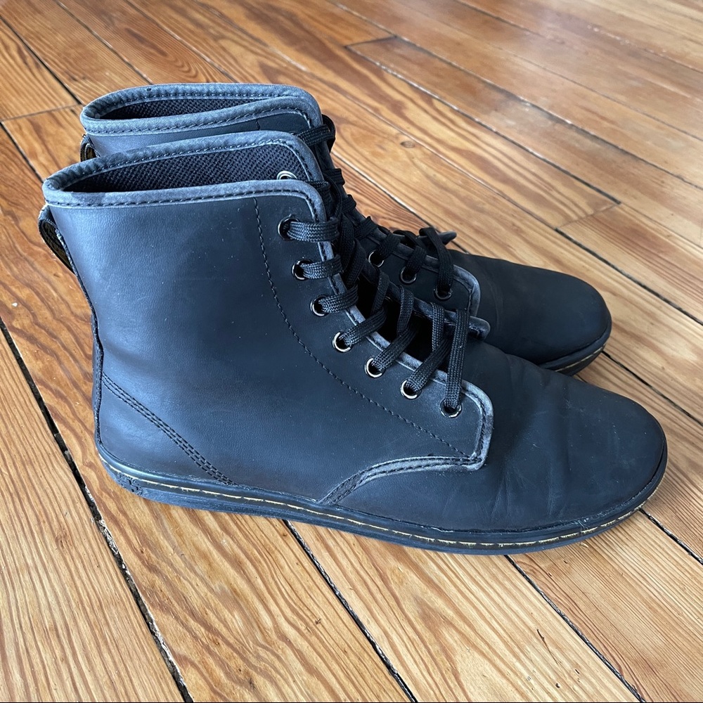 Dr. Martens Woman’s Size 10 Leyton Leather Boots
